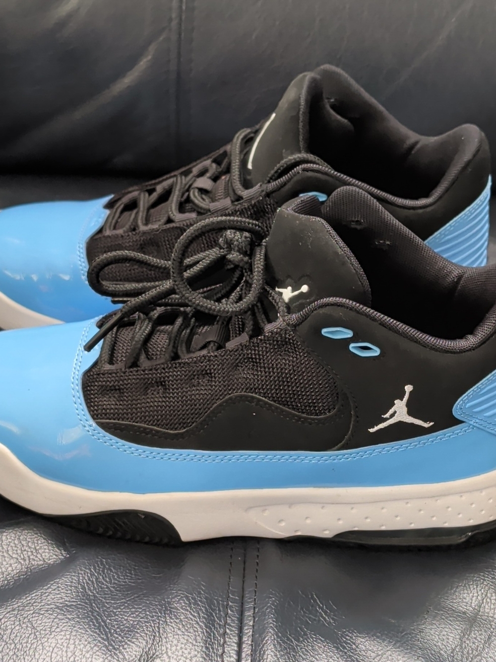 Jordan Max Aura 2 Kids Blue and Black Low-Top Athletic Shoes